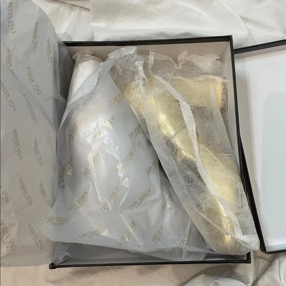 •CAPE ROBBIN• “Selina” Double Strap Mary Jane Heels - Gold // NIB - Picture 8 of 11